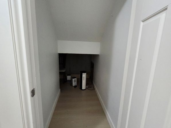 2 bedroom rental in Surrey — photo 18