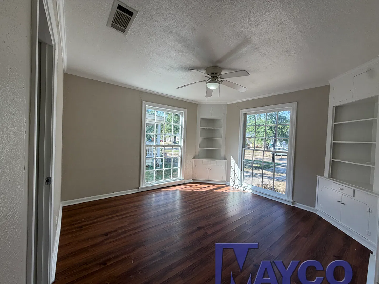 Stately 3-Bedroom, 2-Bath Fully Renovated Home in Historic Highland — Photo 4