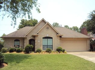 24 Alexander Ct, Angleton, TX 77515