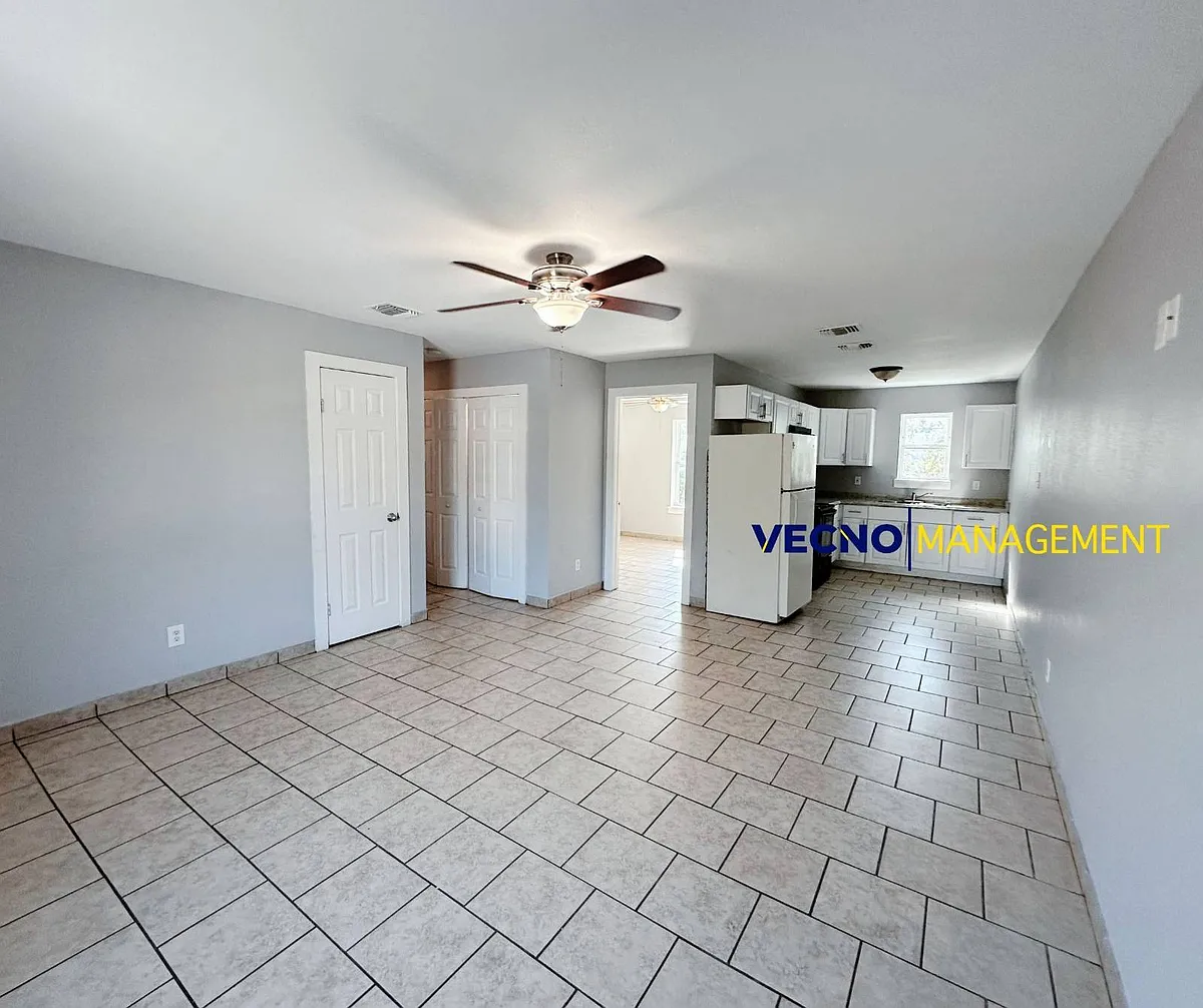 Building Photo - 214 Nopal St #201
