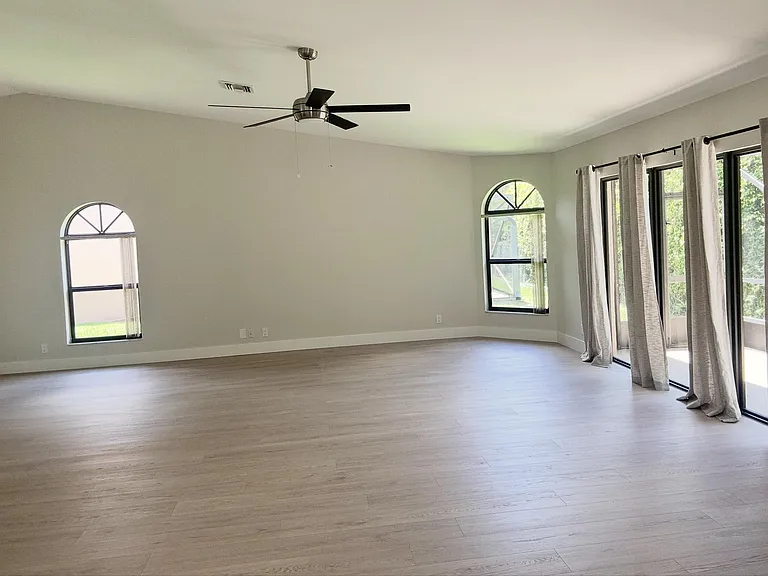 22864 Marbella Cir — Photo 29
