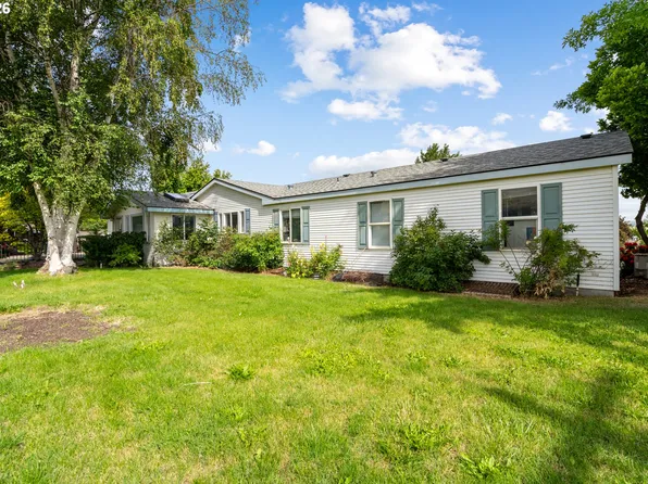 28473 Southshore Dr, Umatilla, OR 97882