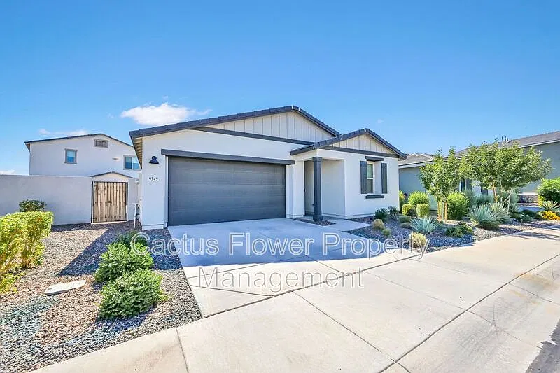 3 bed, 2.0 bath, 1377 sqft, $2,180 — Photo 2