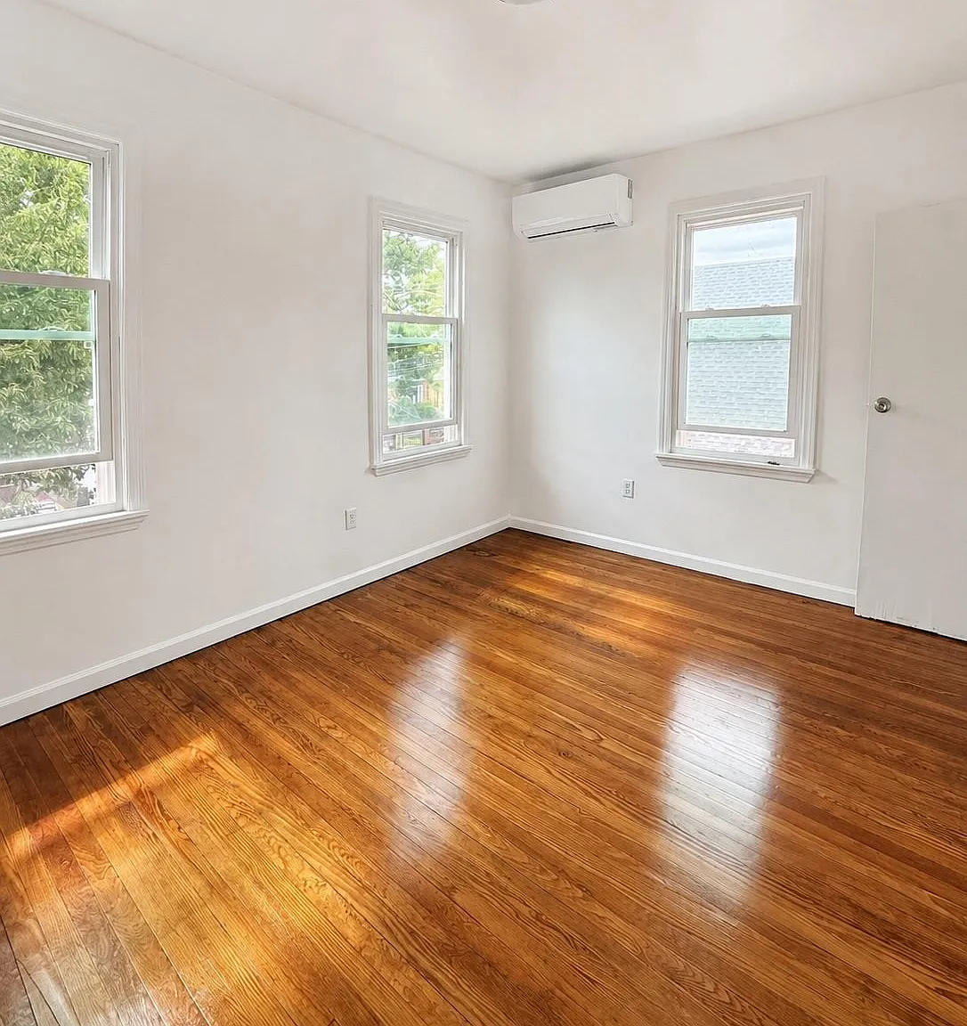 826 Wilcox Avenue, New York, NY 10465 — Photo 4