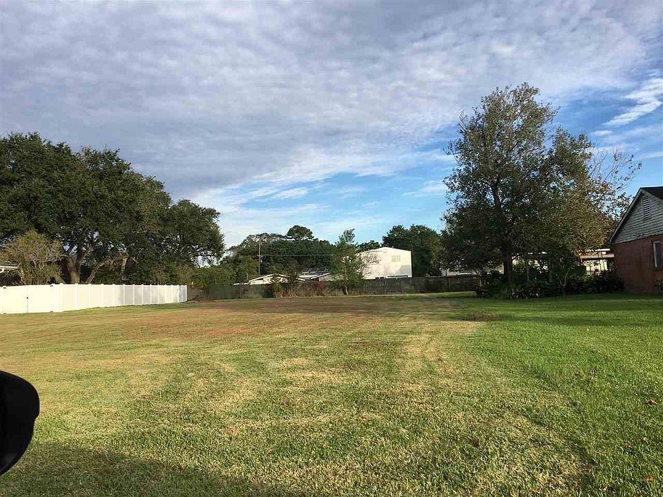1st image of 301 Barrios Ave