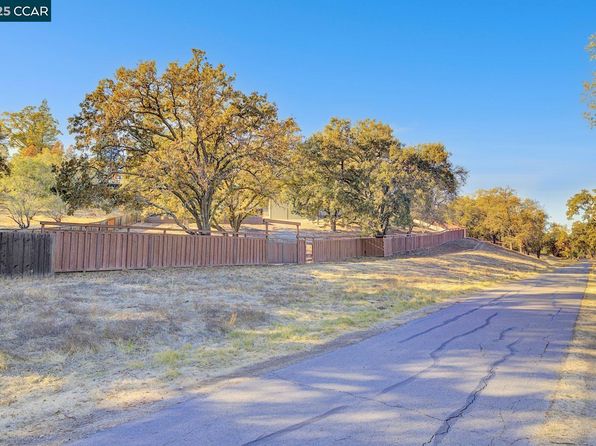 24 Crest Ct, Alamo, CA 94507