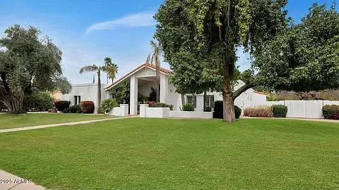 7250 E Paradise Dr — Photo 11