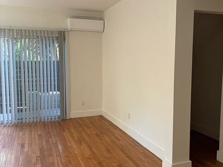 2516 London St #2516 — Photo 8