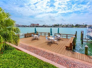 736 Island Way APT 201, Clearwater, FL 33767