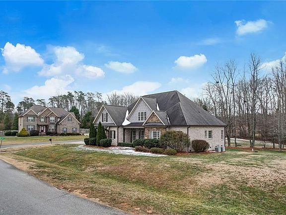 3rd image of 8925 Grove Park Dr