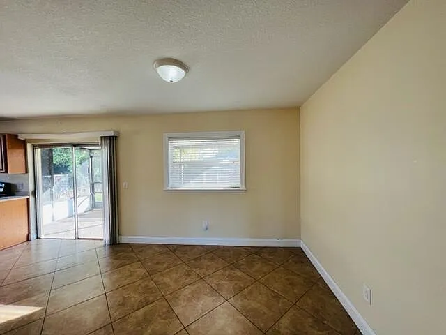 3 bed, 2.0 bath, 1254 sqft, $3,900 — Photo 4