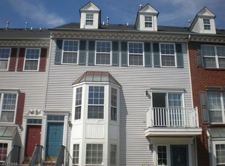 52 Willow St, Jersey City, NJ 07305