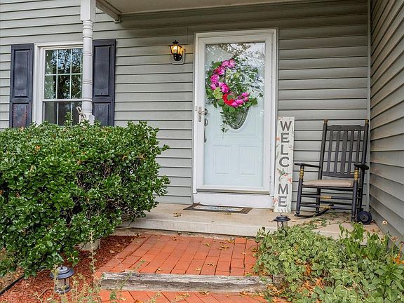 3rd image of 1124 Ross Ln