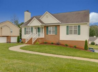 5876 Summer Trace Ln, Winston Salem, NC 27105