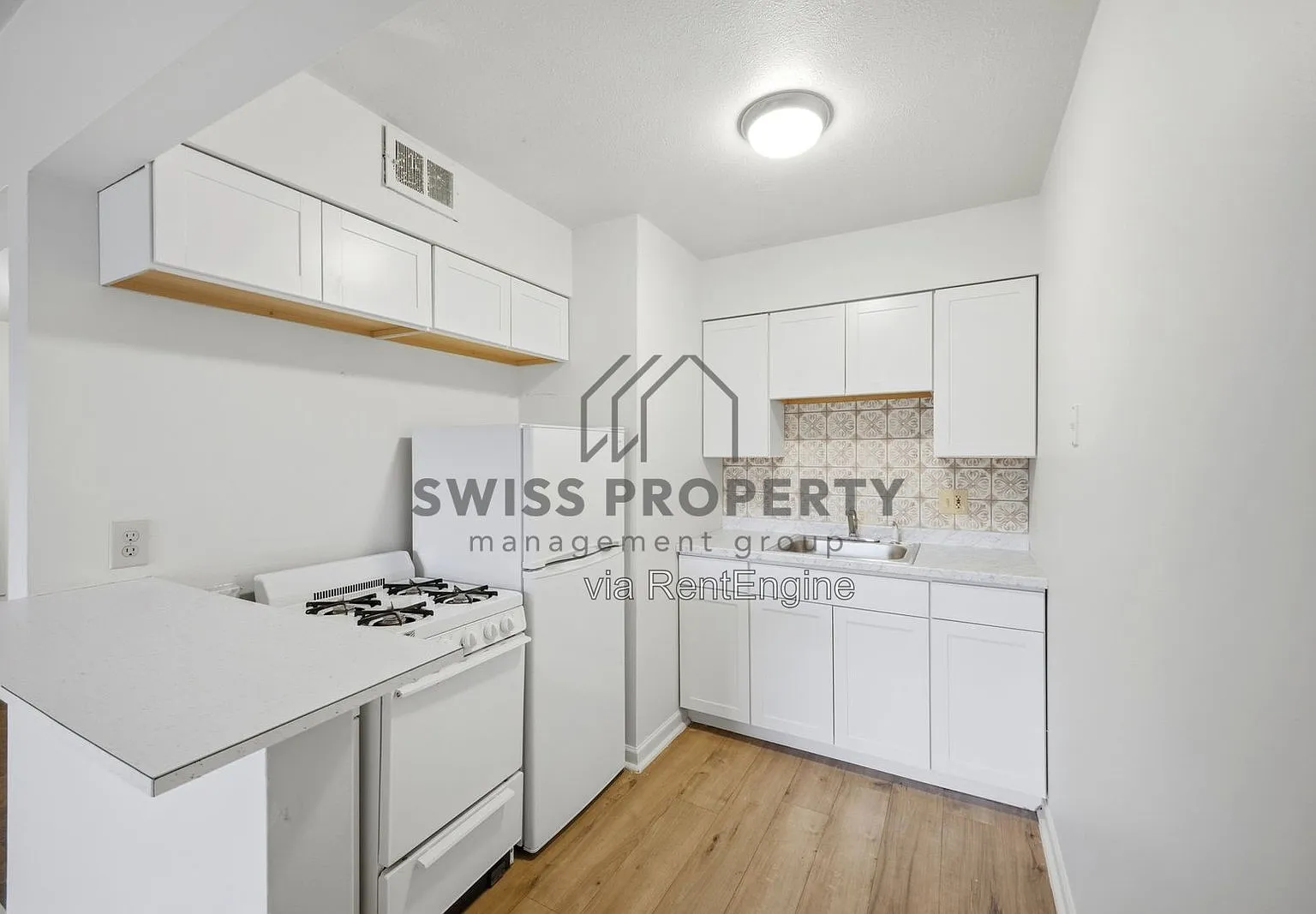 2 bed, 1.0 bath, 674 sqft, $1,000 — Photo 2