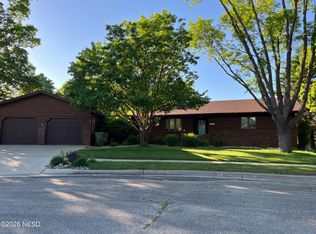 1619 Hillcrest Dr, Watertown, SD 57201