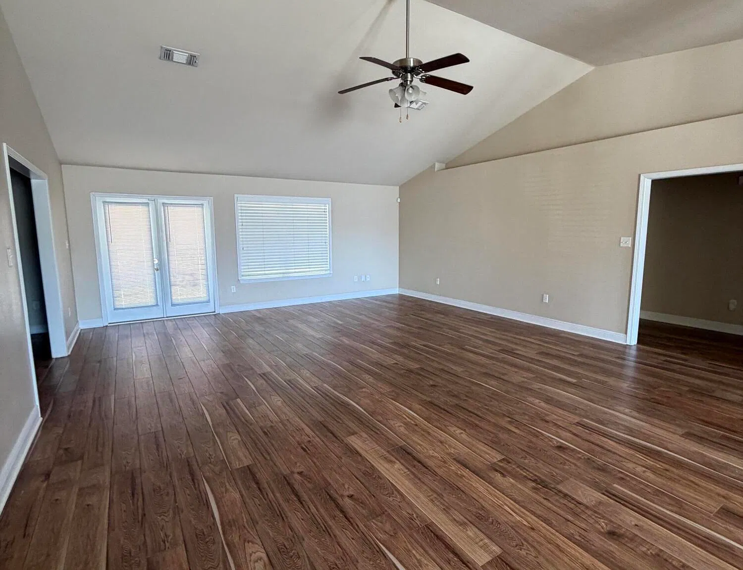 4 bed, 3.0 bath, 3000 sqft, $2,400 — Photo 4