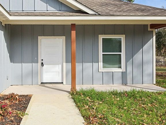 4th image of 387 Autumn Ln