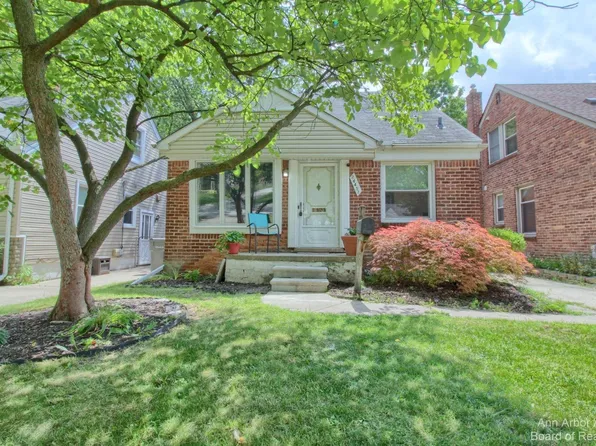 24451 New York St, Dearborn, MI 48124