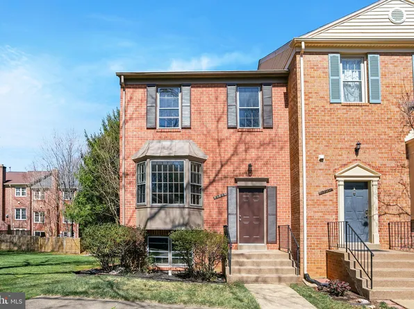 4724 Gainsborough Dr, Fairfax, VA 22032