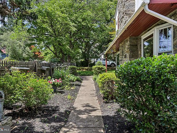 4th image of 647 Pinney Rd