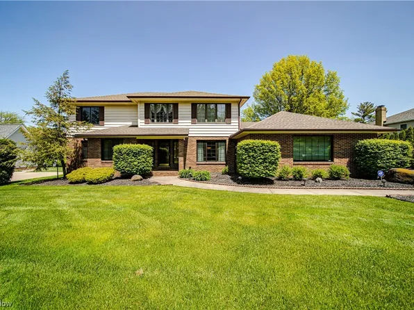 33659 Cedar Rd, Mayfield Heights, OH 44124
