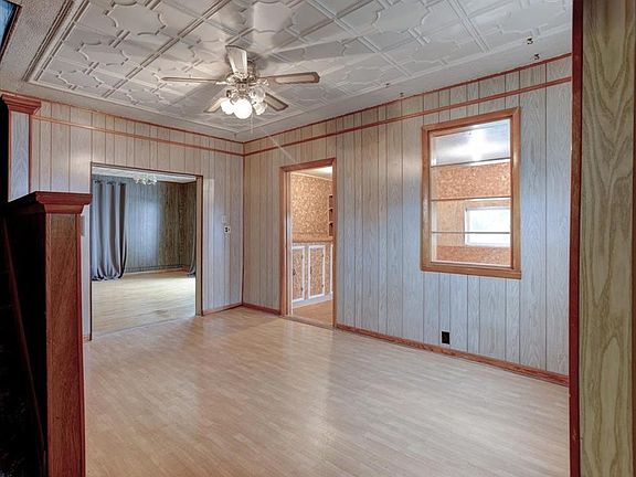 5th image of 826 E 3rd Avenue