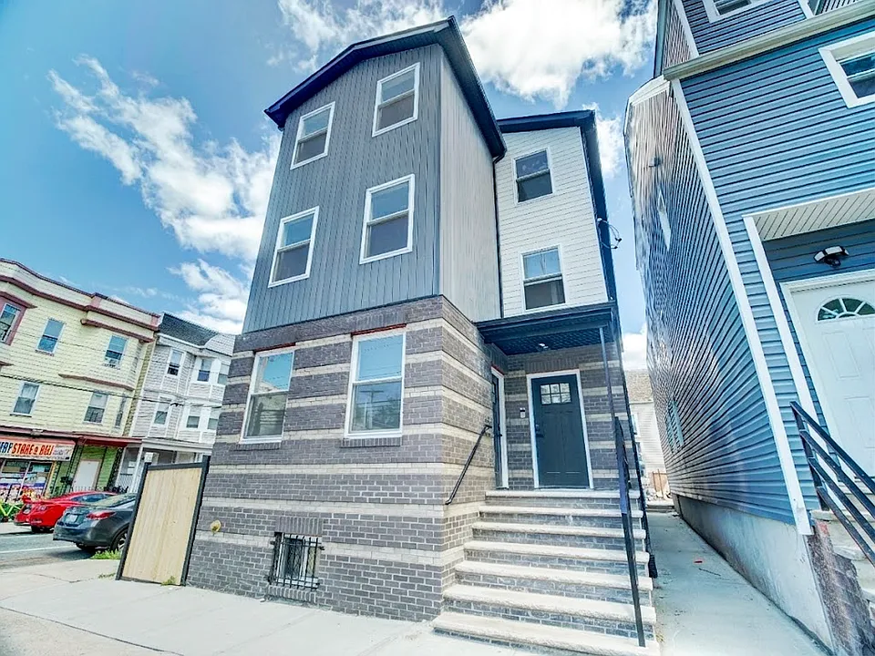 79 9th Ave #3