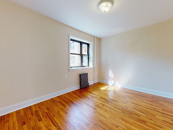 4th image of 20-52 Crescent St #1A