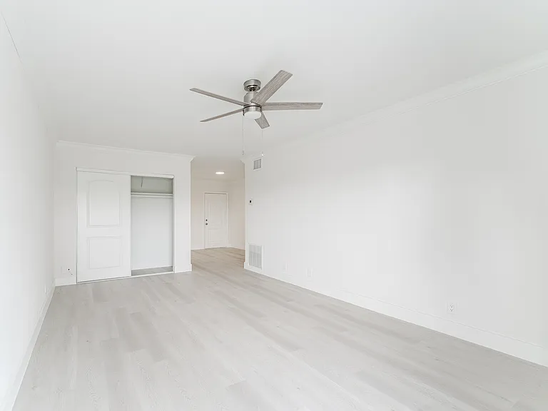 Deerfield East — Photo 15
