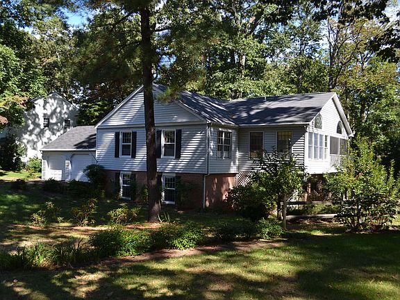 3rd image of 447 Fairlane Ct