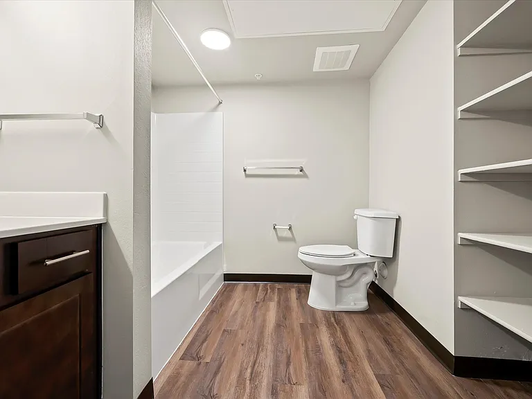 Lynne Village Apartments — Photo 57