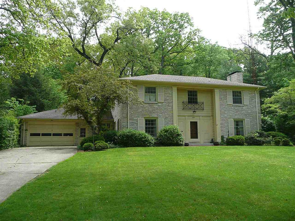 1st image of 2902 S Twyckenham Dr