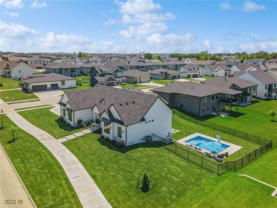 3524 Westgate Pkwy, Clive, IA 50325 Zillow