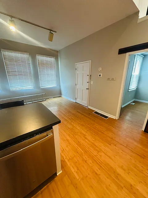 1 bed, 818 sqft, $1,450 — Photo 4