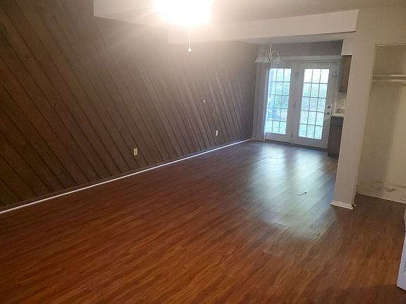 5th image of 4911 Maryland Dr APT A