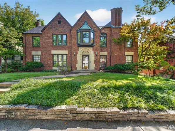 7510 York Dr, Saint Louis, MO 63105