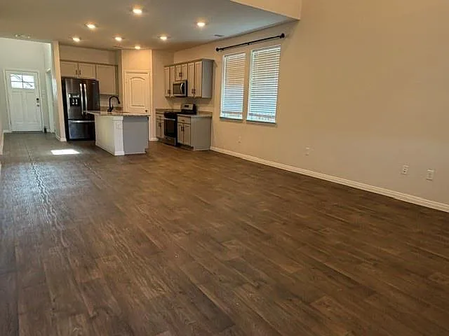 101 Lbj Ln — Photo 6