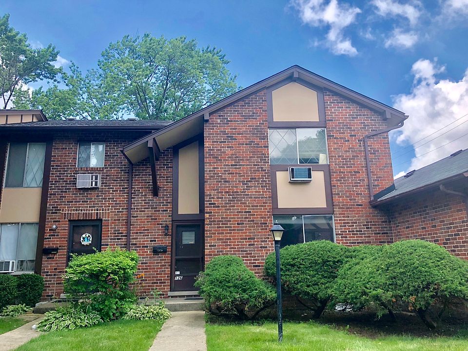 1st image of 1S126 Winthrop Ln
