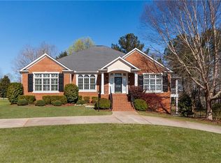 131 S Oak Pointe Dr, Seneca, SC 29672
