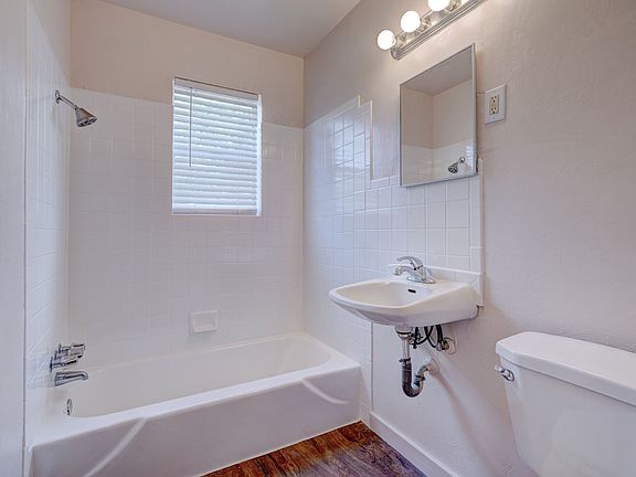 5th image of 2711 NW 36th St #2B-1BA