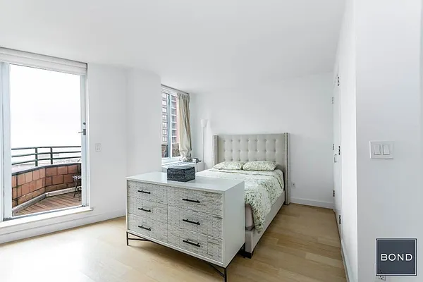 Rented by Bond New York | media 12