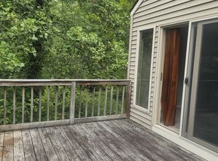 54 Library Ln, Simsbury, CT 06070