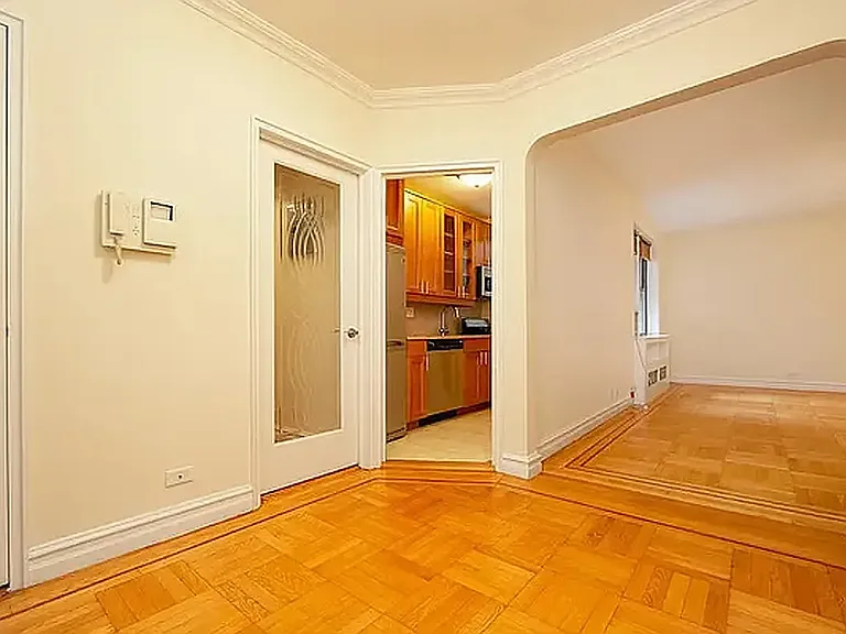 303 E 37th St #2A — Photo 3