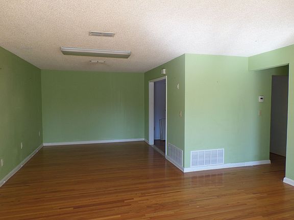 3rd image of 335 Doris Dr