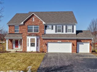 731 Eagle Brook Ln, Naperville, IL 60565