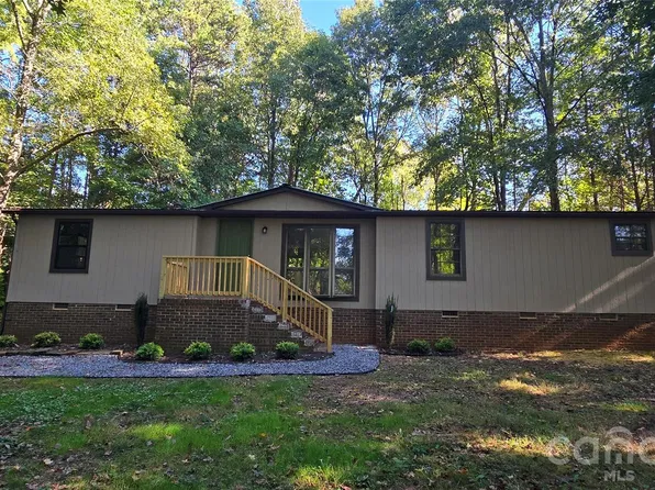 127 Louise Dr, Mooresville, NC 28115