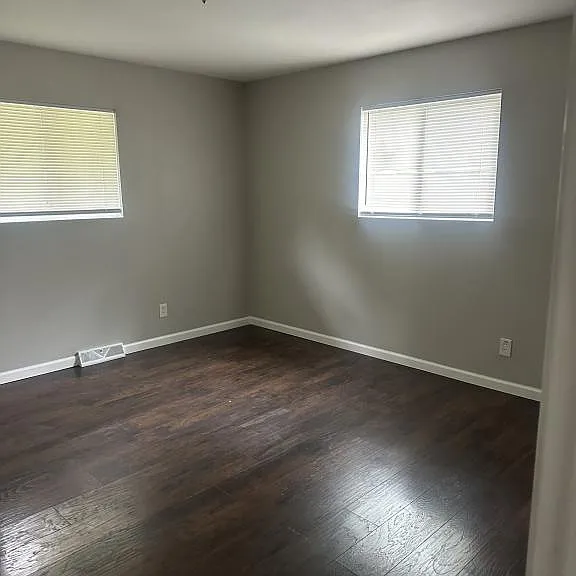 1945 Jenkee Ave — Photo 8