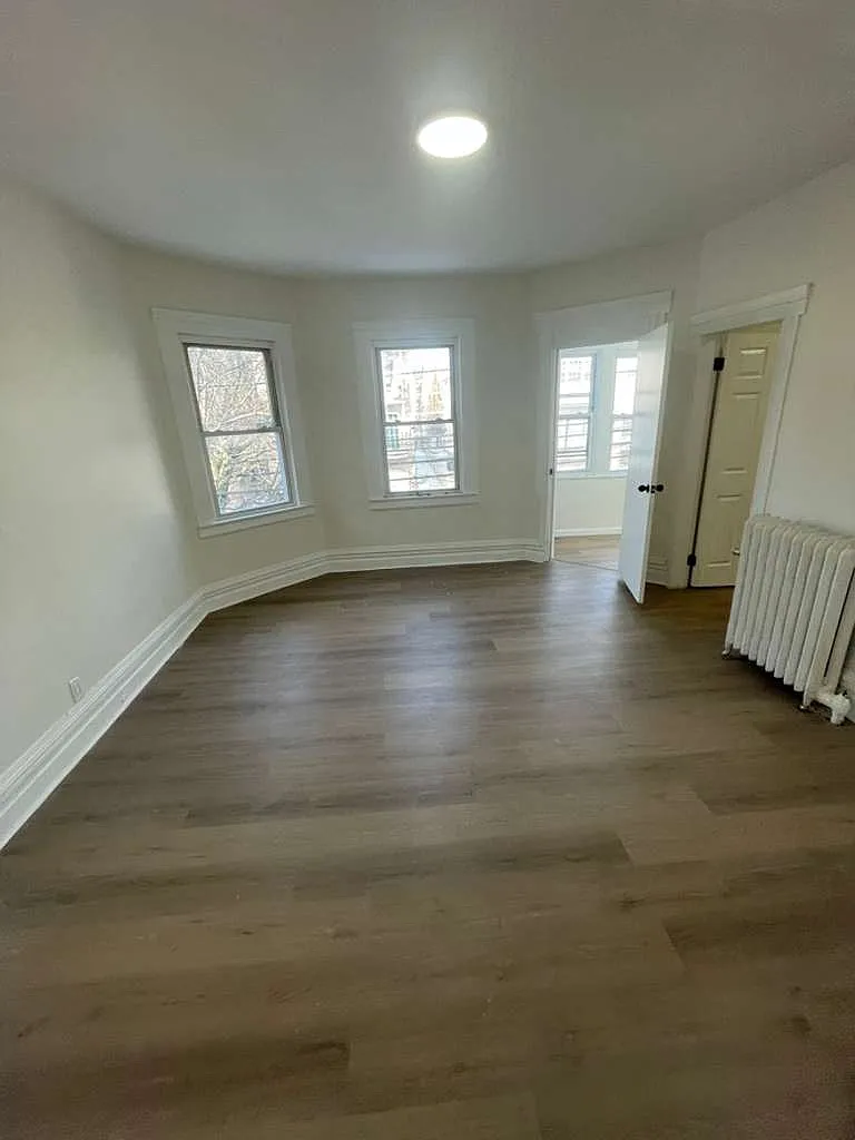 3 bed, $2,100 — Photo 1