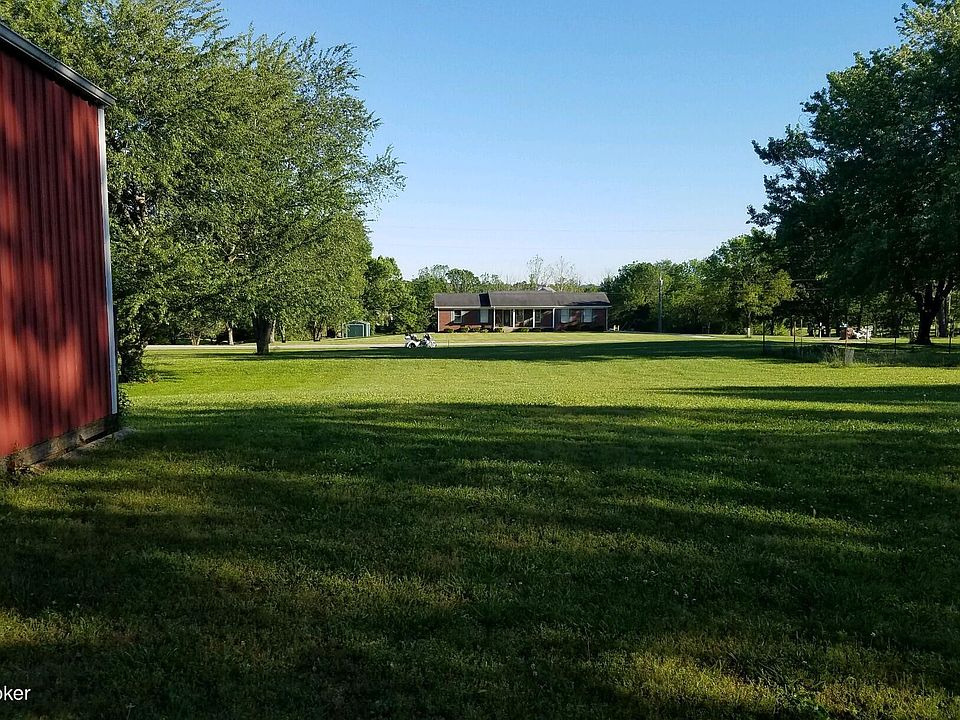 2nd image of 370 Cherry Ln